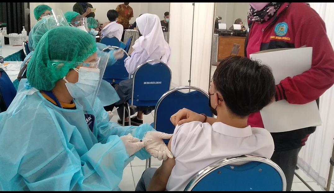 Persiapan Tatap Muka, SMK Bina Wisata Lembang Gelar Vaksinasi