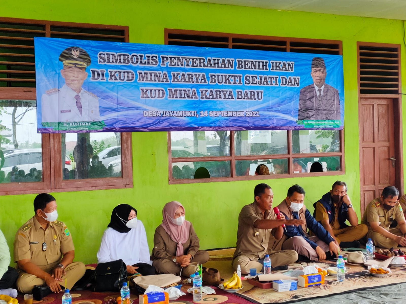 Pulihkan Perekonomian Petambak dan Kelompok, Bupati Roadshow Beri Bantuan Benih Ikan di Blanakan