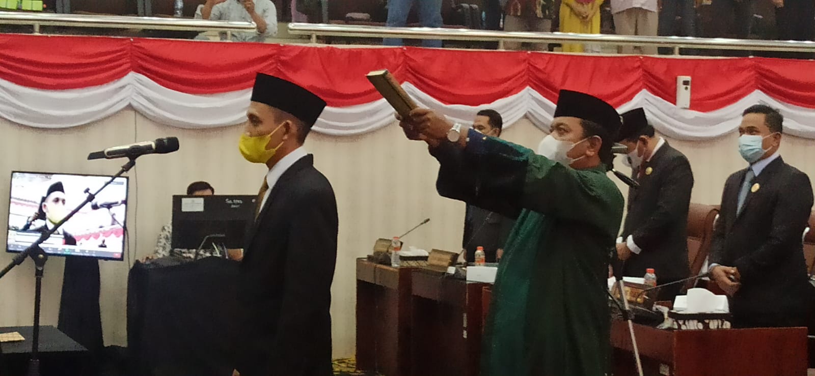 Dilantik, Akmaludin Gantikan H. Anda Suhanda di DPRD Karawang