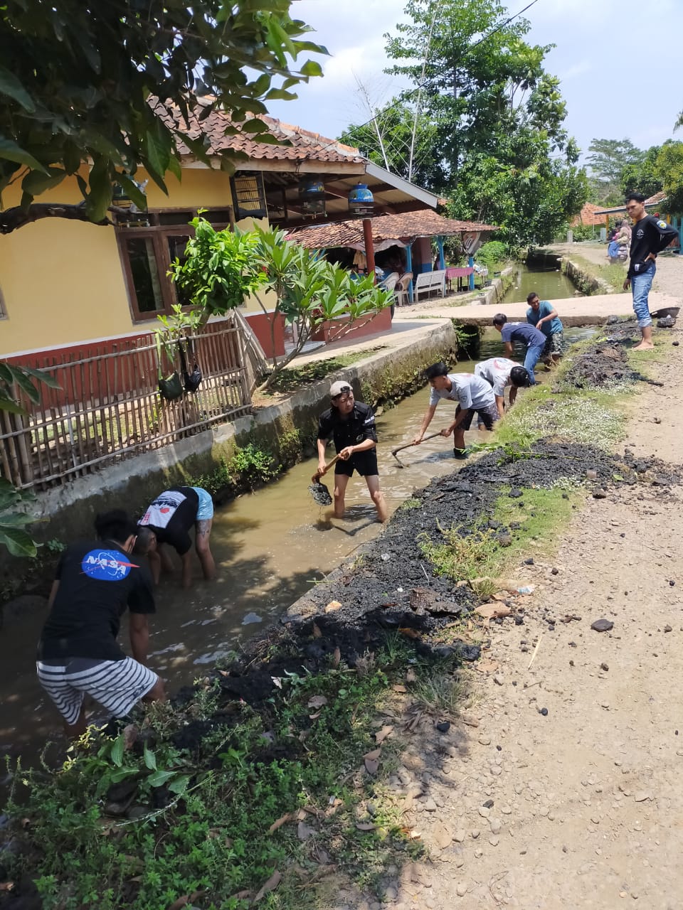 Moonraker Gunung Sembung dan RPM Subang Utara, Bersihkan Saluran Air