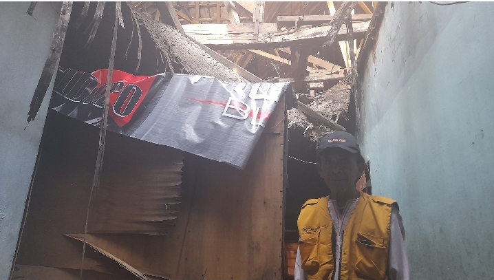 Akibat Angin Kencang, Rumah di Cimerta Rubuh