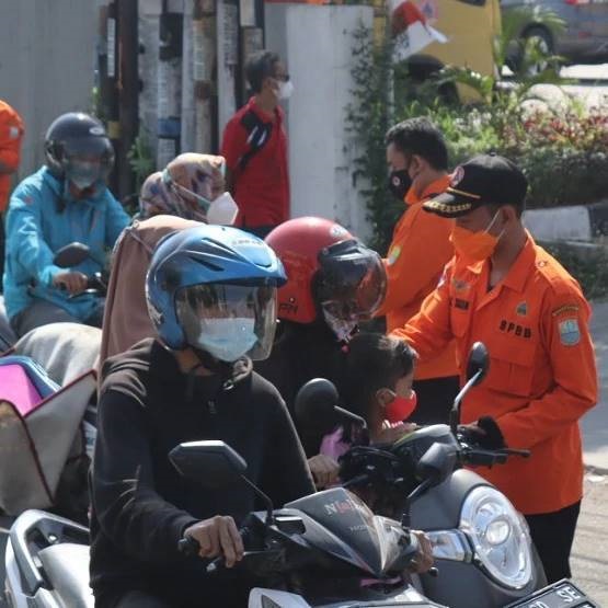 BPBD Kabupaten Karawang Tebar 388 Sembako dan 3.888 Masker