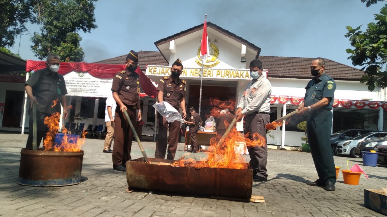 Kejari Musnahkan BB 163 Perkara Pidana, Mulai dari Narkoba hingga Upal