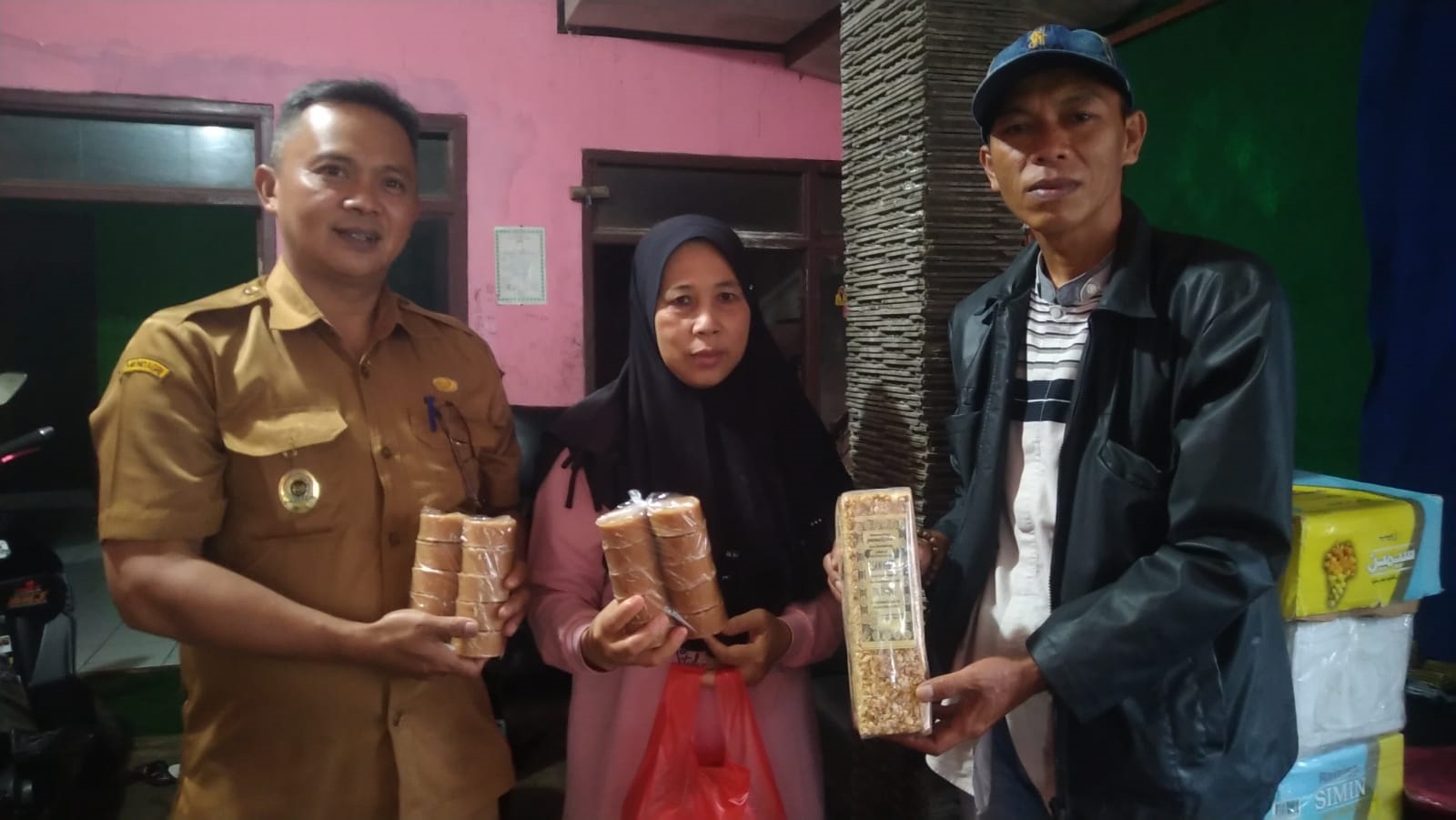 Dibuat Secara Turun temurun Oleh Satu Keluarga, Borondong Ketan Cemilan Ikonik dari Bojong Timur