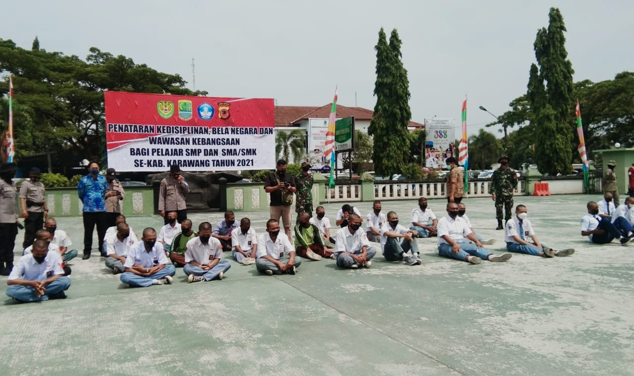 Cegah Tawuran Ratusan Pelajar di Karawang Ikuti Bela Negara