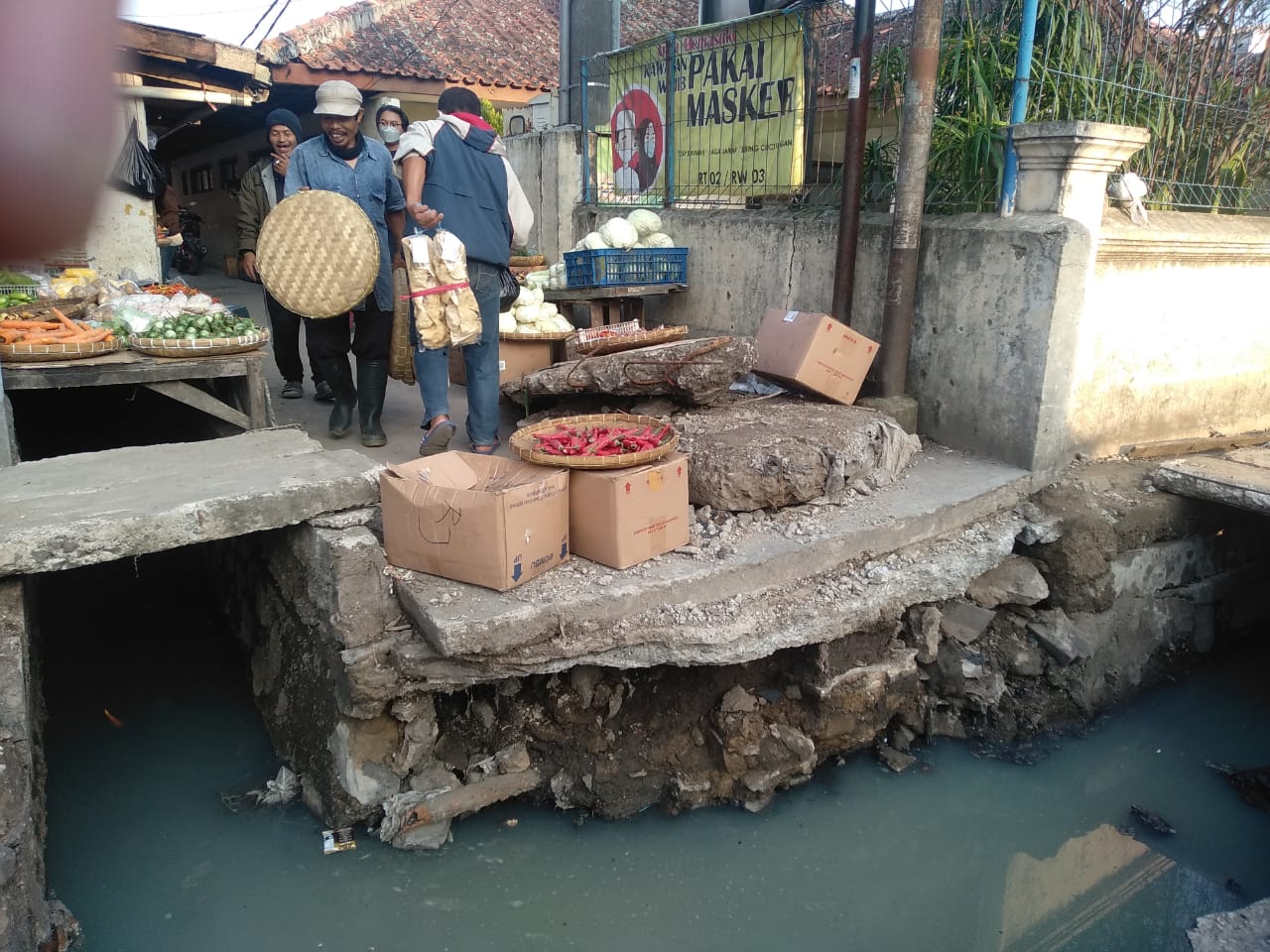 Drainase Dikeruk, Akses Jalan Warga Desa Panorama Lembang Terganggu