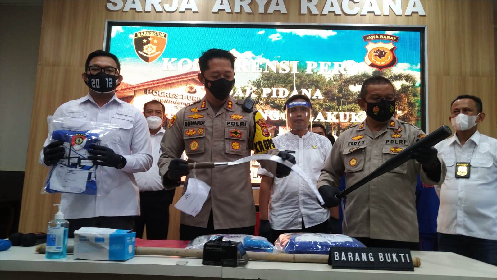 gang motor Aniaya dan Rusak Kendaraan Warga di purwakarta