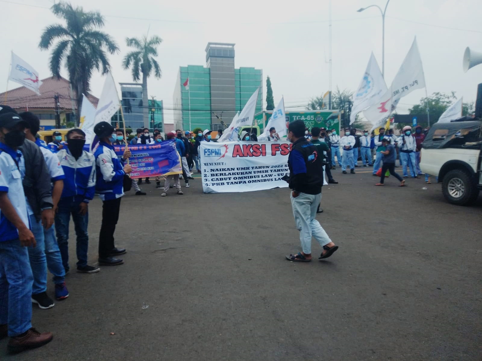 Demo Buruh di Karawang