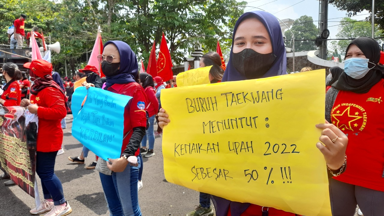 demo buruh di subang