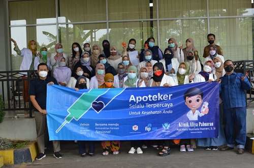 IAI (Ikatan Apoteker Indonesia) Subang, Turut Sukseskan Vaksinasi di Rosin Rest Area Subang.(Foto: Juni/Pasundan Ekspres)