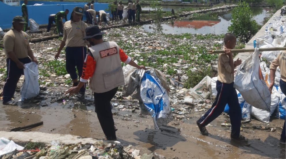 Saluran Cigadung Desa Mayangan