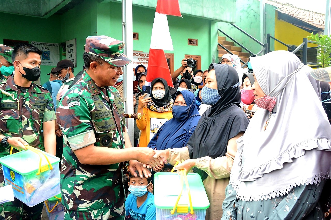 Kodam III Siliwangi Salurkan Paket Sembako