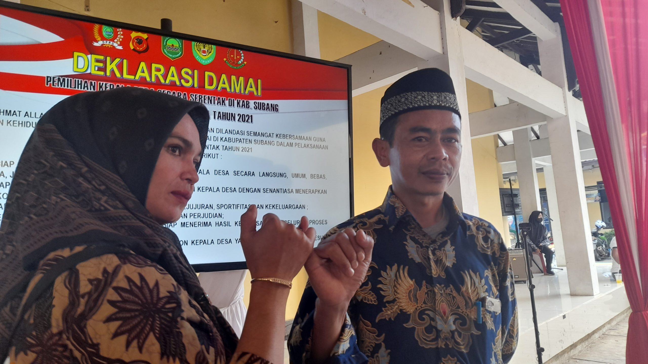 Suami Istri Mencalonkan Diri Jadi Kepala Desa