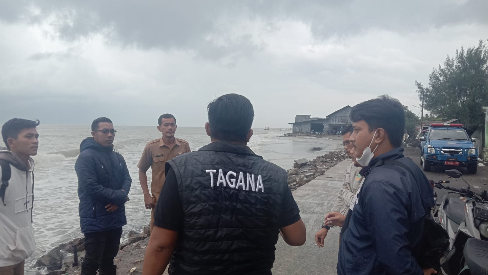 Ribuan warga Desa Cemarajaya Karawang Terdampak Banjir, Tapi Enggan Mengungsi, Ini Alasannya