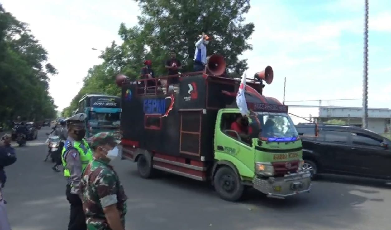 Ikut Aksi Unras Nasional, Ribuan Buruh ke Jakarta