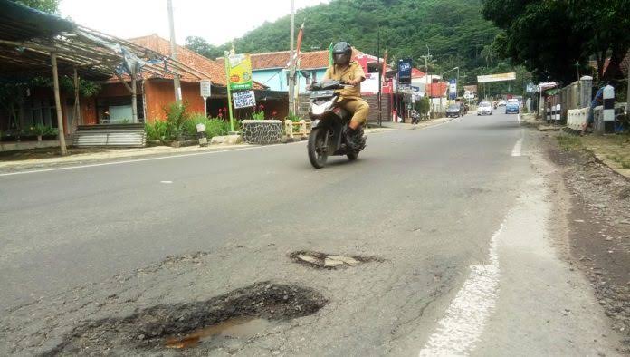 Rawan Kecelakaan, Banyak Lubang dan Minim PJU , Dari Utara Ke Selatan Jalan Provinsi di Subang Rusak