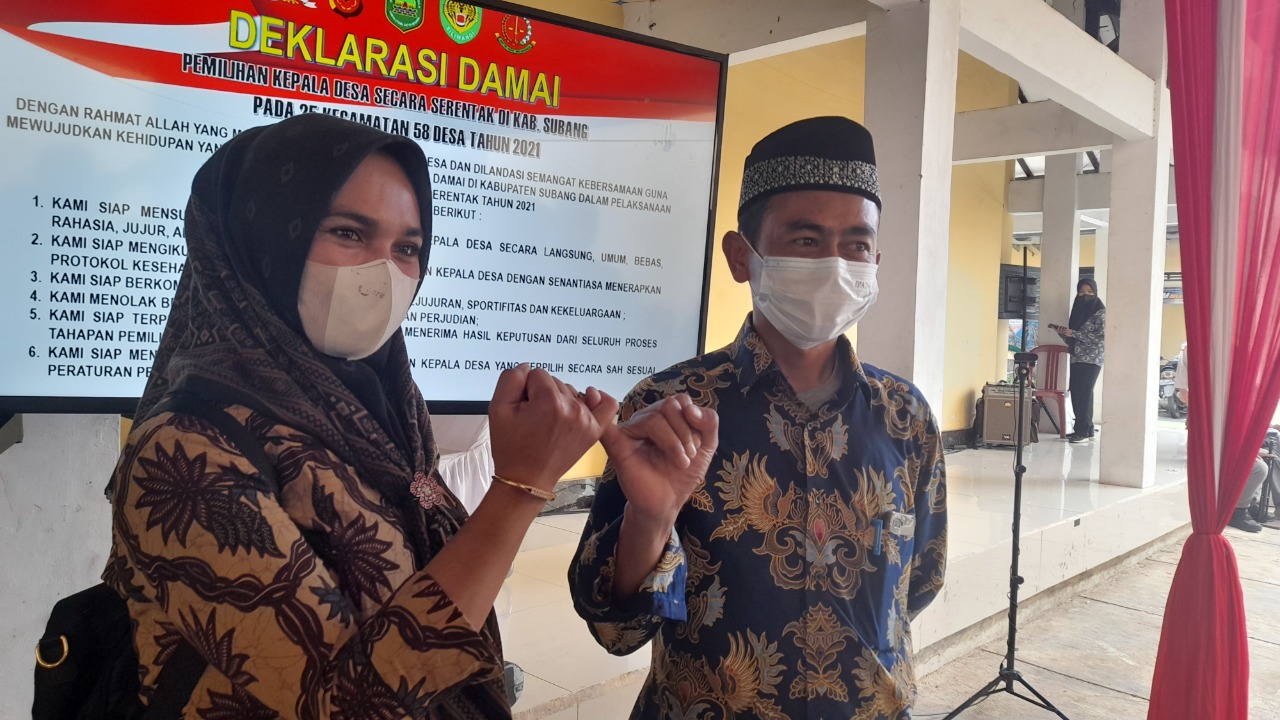 Suami Istri Nyalon Kades di Subang