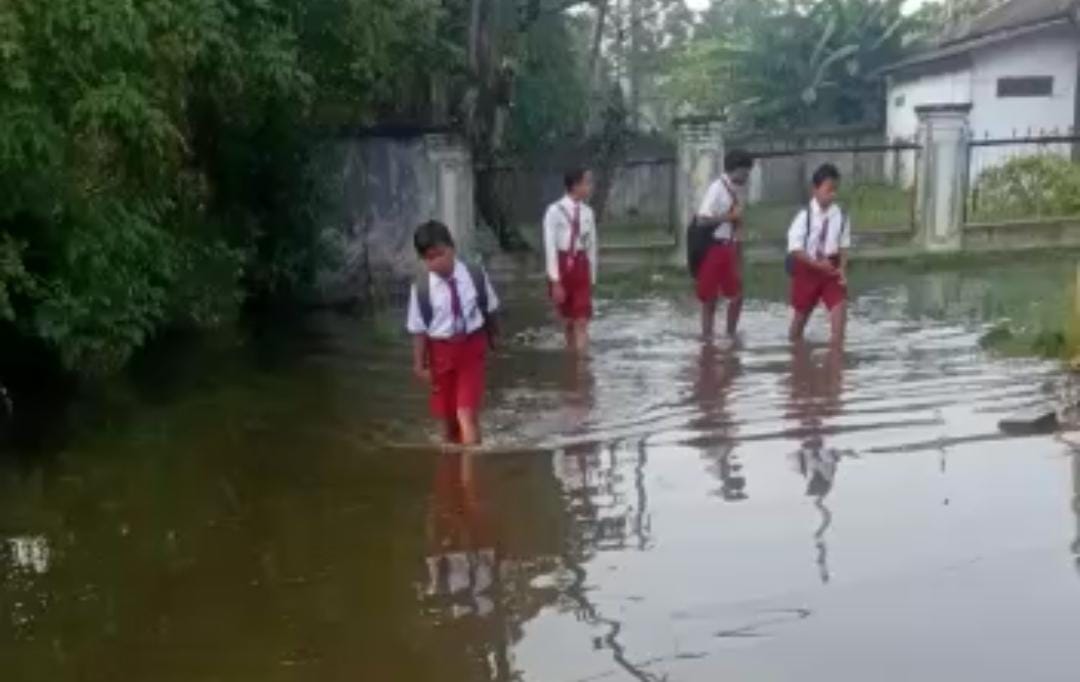 Warga Terserang Penyakit Akibat Banjir Belum Terima Bantuan, Dua Bulan Pemukiman di Dusun Langgensari Tergenang