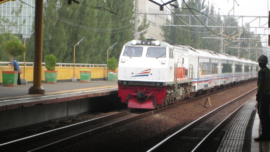 Turun Harga Per Januari 2022, Segini Tarif Rapid Test Antigen di Stasiun Kereta Api! (ilustrasi kereta api)