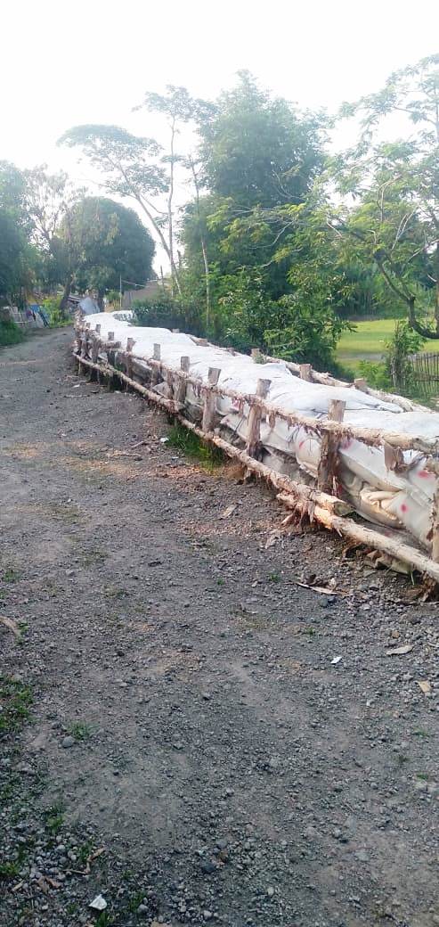 YOGI MIFTAHUL FAHMI PASUNDAN EKSPRES CEGAH BANJIR: Penguatan tanggul Sungai Cipunagara yang dilakukan oleh BBWS Citarum dengan metode geobag.