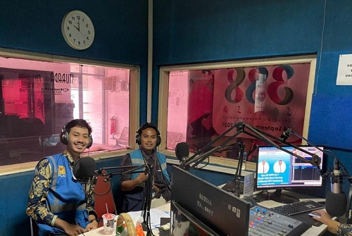 SOSIALISASI: PLN UP3 Karawang melakukan sosialisasi tentang APP secara live di Radio Sturada 89,4 Fm, Jumat (28/1). KARAWANG BEKASI EKSPRES