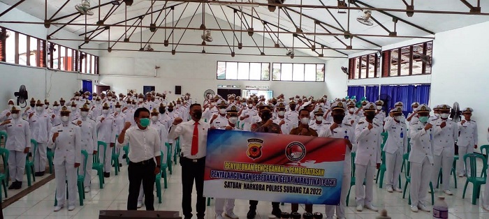 PENYULUHAN: Satuan Narkoba Polres Subang menggelar kegiatan Penyuluhan P4GN di SMKN 2 Subang, pada Senin (21/2). INDRAWAN SETIADI/PASUNDAN EKSPRES