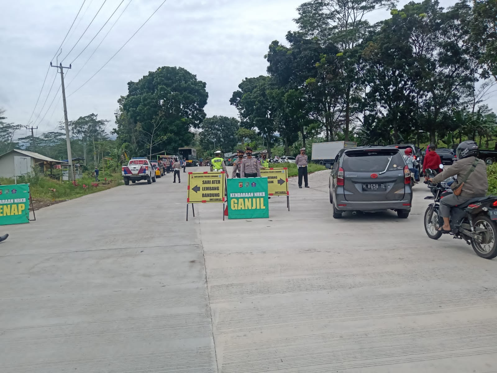 Tekan Penyebaran Covid 19 Polres Subang Berlakukan Ganjil Genap di Jalur Wisata Subang Selatan