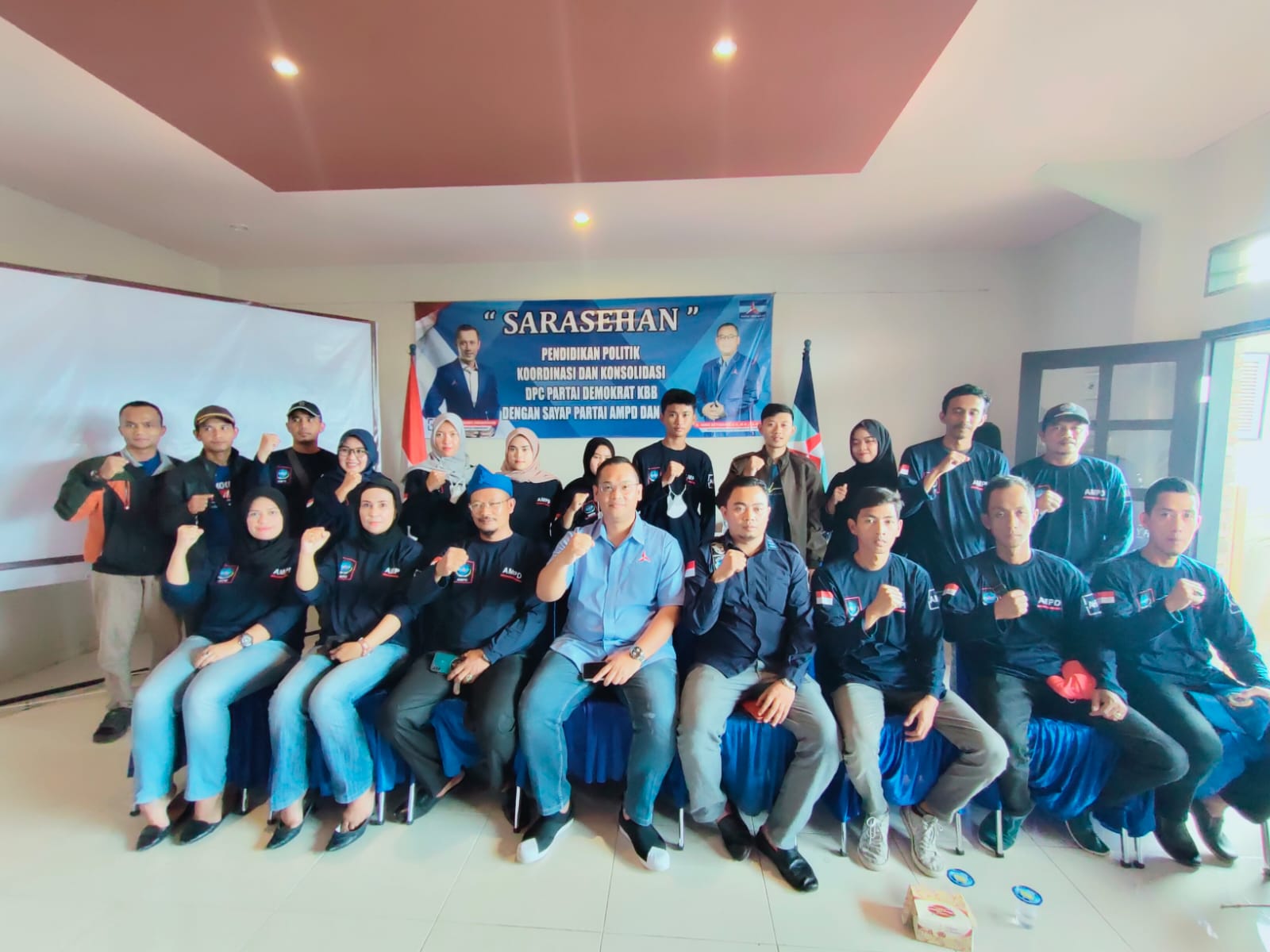 KONSOLIDASI: DPC Partai Demokrat saat menggelar konsolidasi bersama AMPD dan BMI Bandung Barat dalam rangka persiapan menjelang Pemilu 2024.ISTIMEWA