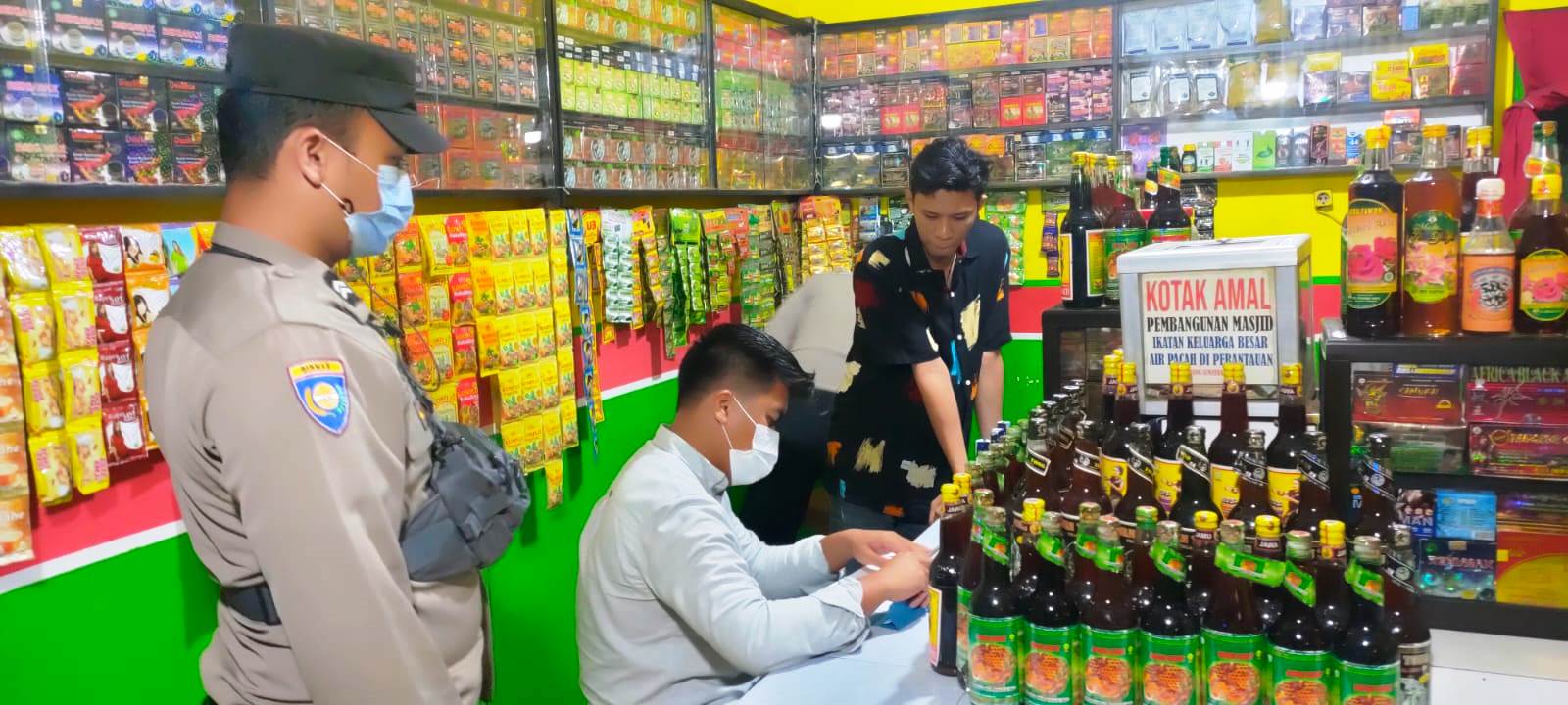 Razia, Polres Purwakarta Sita Puluhan Botol Miras