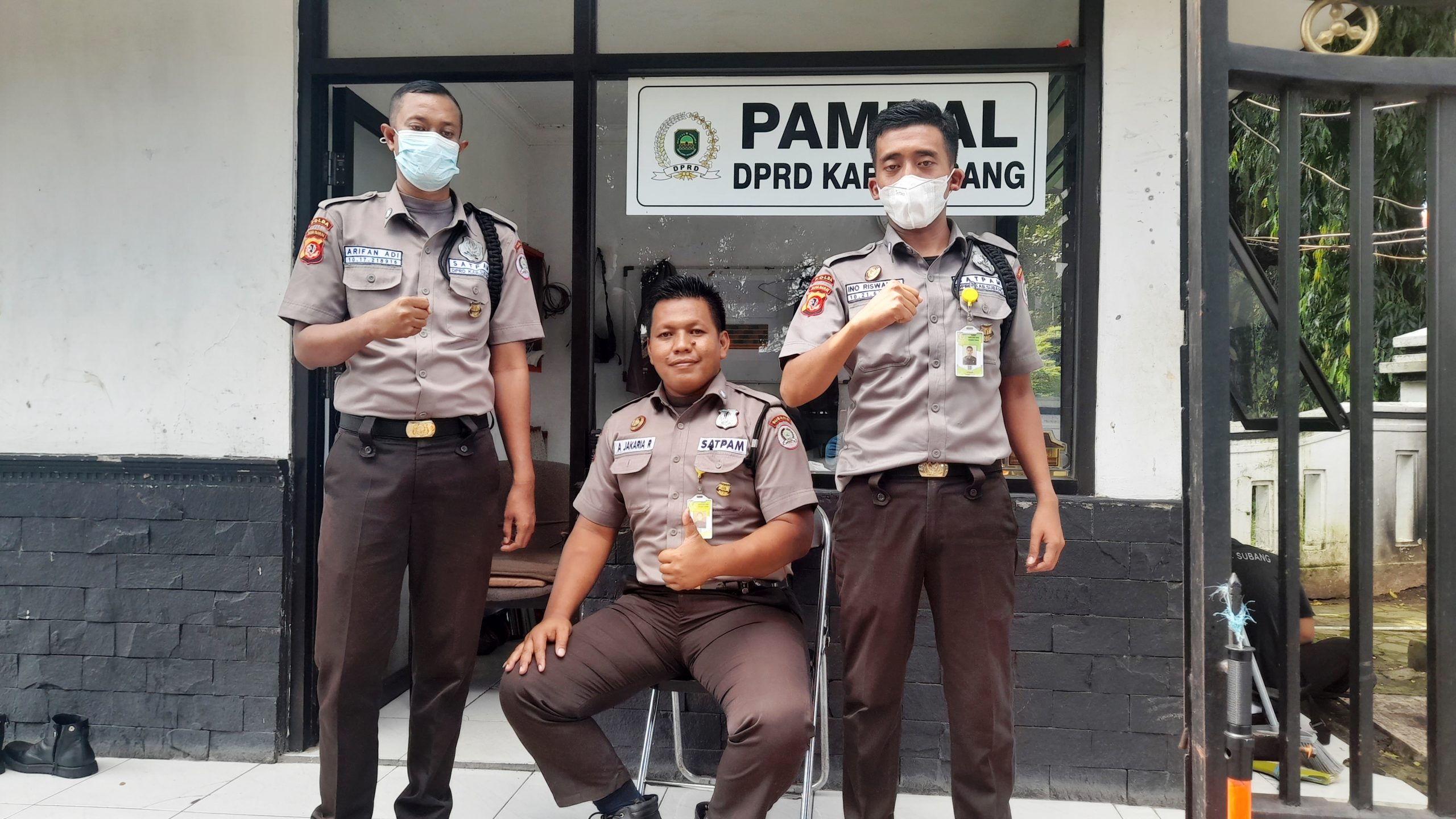 Seragam Satpam Diganti, Satpam DPRD Subang Masih Gunakan Seragam Lama