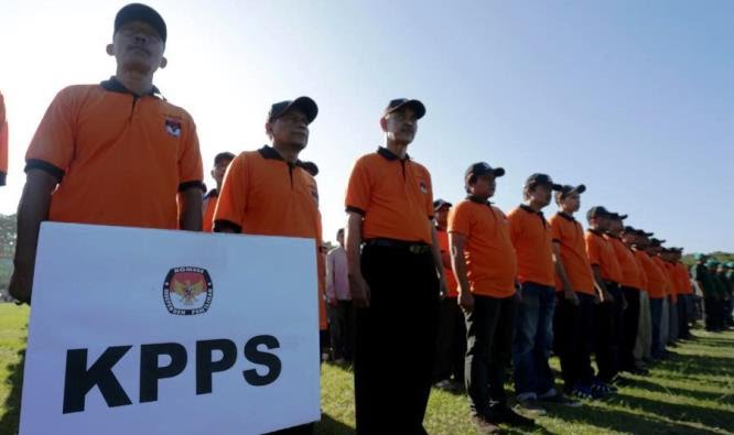 PEMILU: Petugas KPPS menjadi ujung tombak dalam setiap perhelatan pelaksanaan pesta demokrasi. Kinerja mereka tidak sebanding dengan honorarium yang diterimanya.