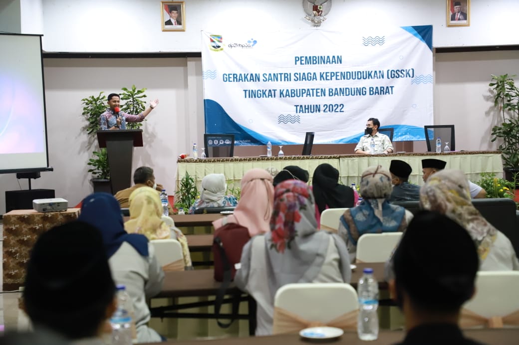 Hengky Dorong Pesantren Berperan Aktif Atasi Kependudukan