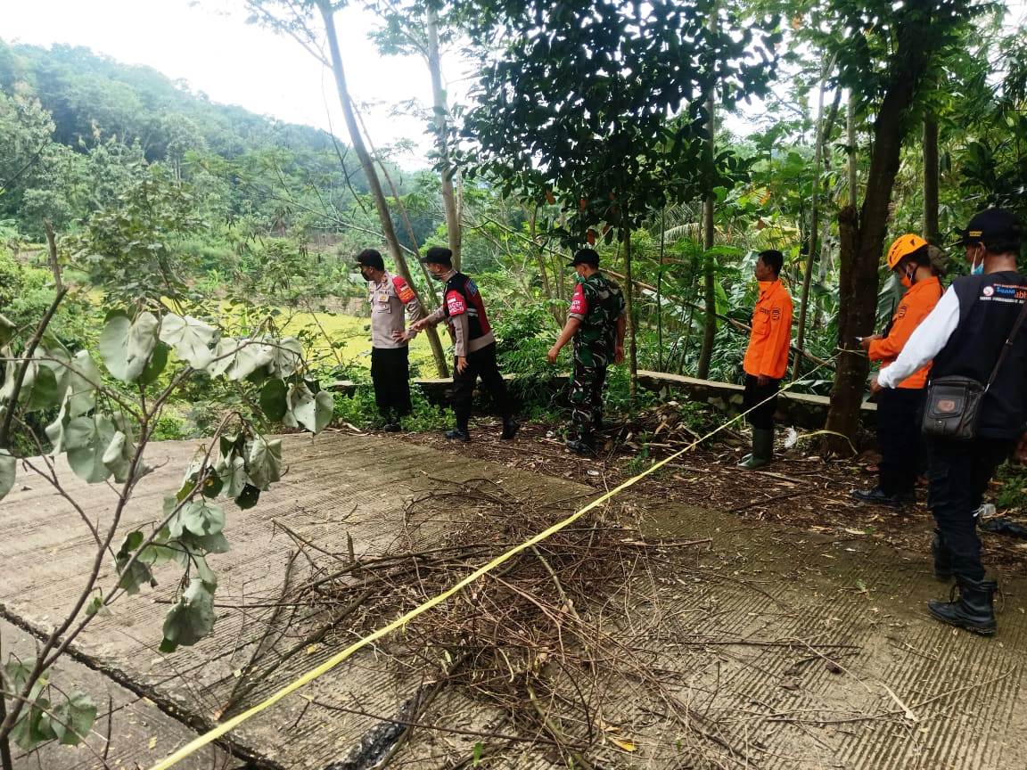 Jembatan Cibayongbong Akses Hidup Warga, DPRD Purwakarta Minta Pemkab Segera Perbaiki