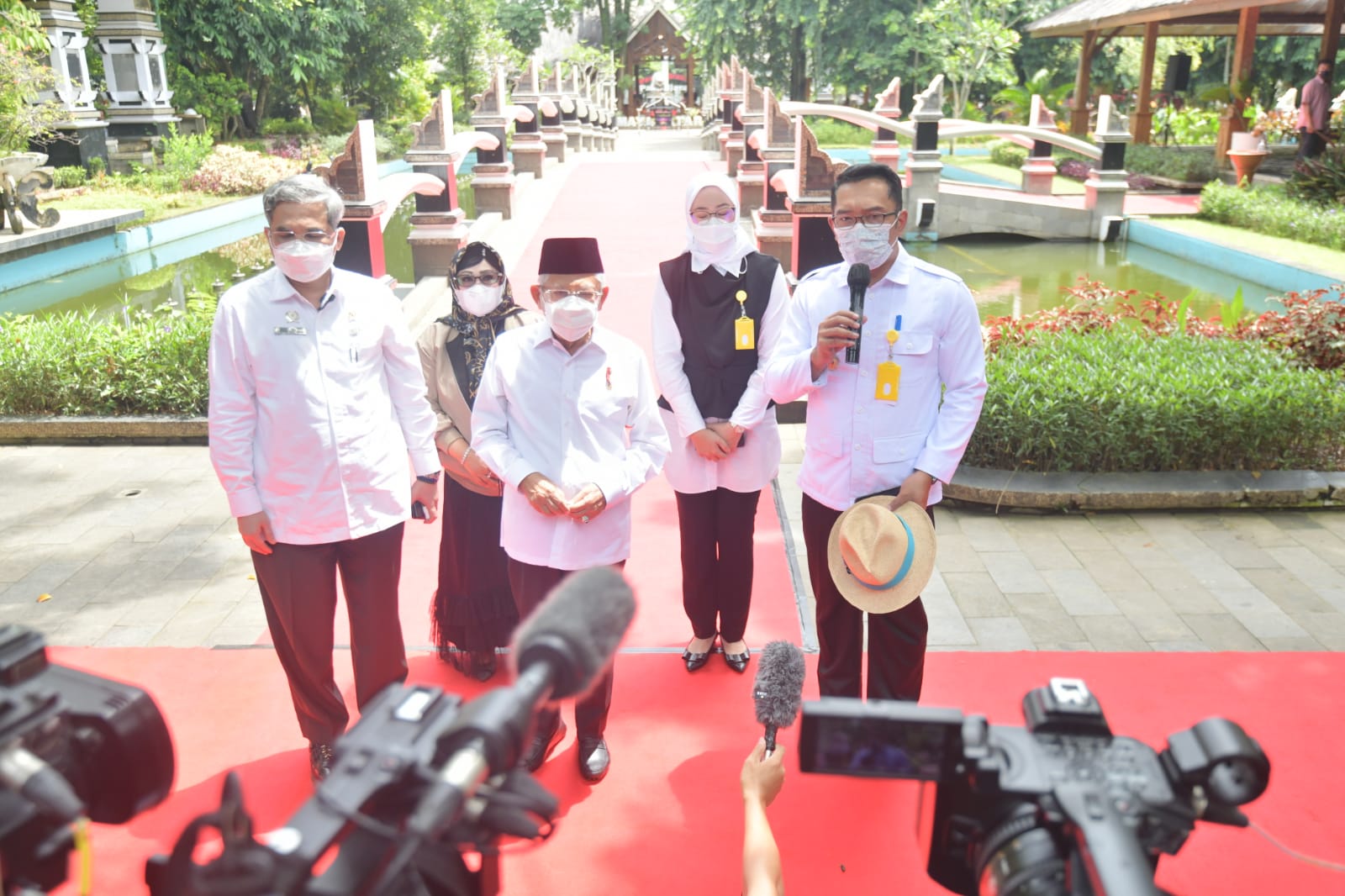 Gubernur Ridwan Kamil Temani Wapres Tinjau Lokasi Program Integrated Farming di Purwakarta