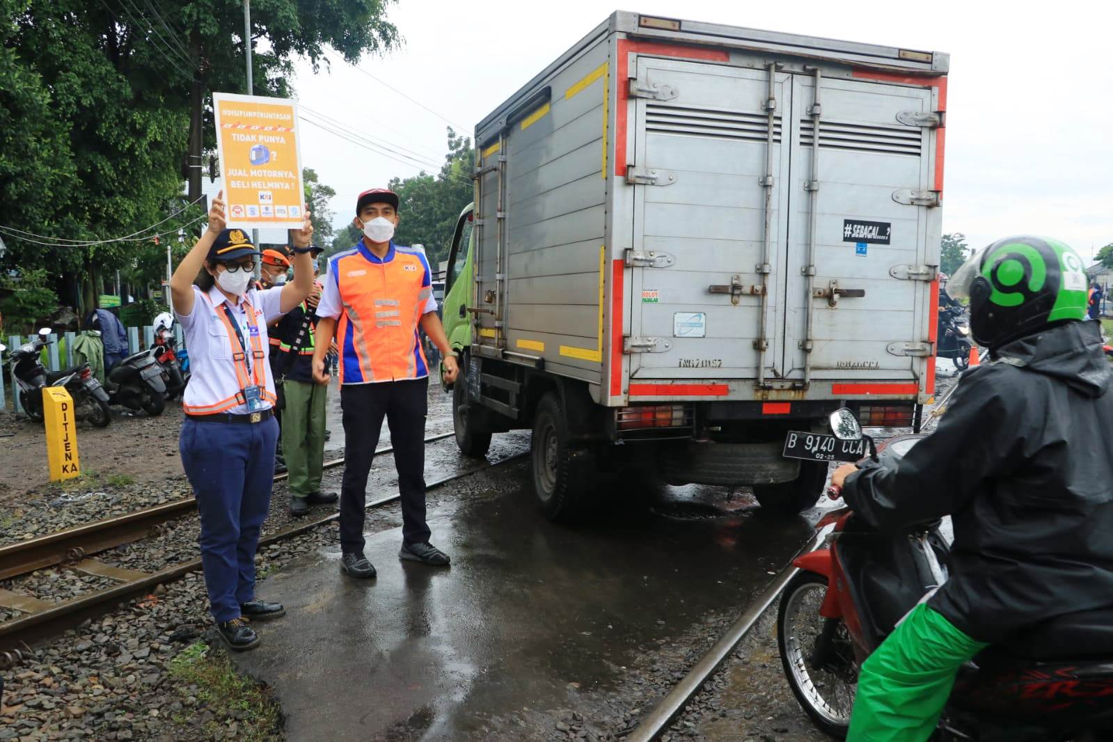 PT KAI Gencar Sosialisasi Larangan Berada di Jalur Kereta