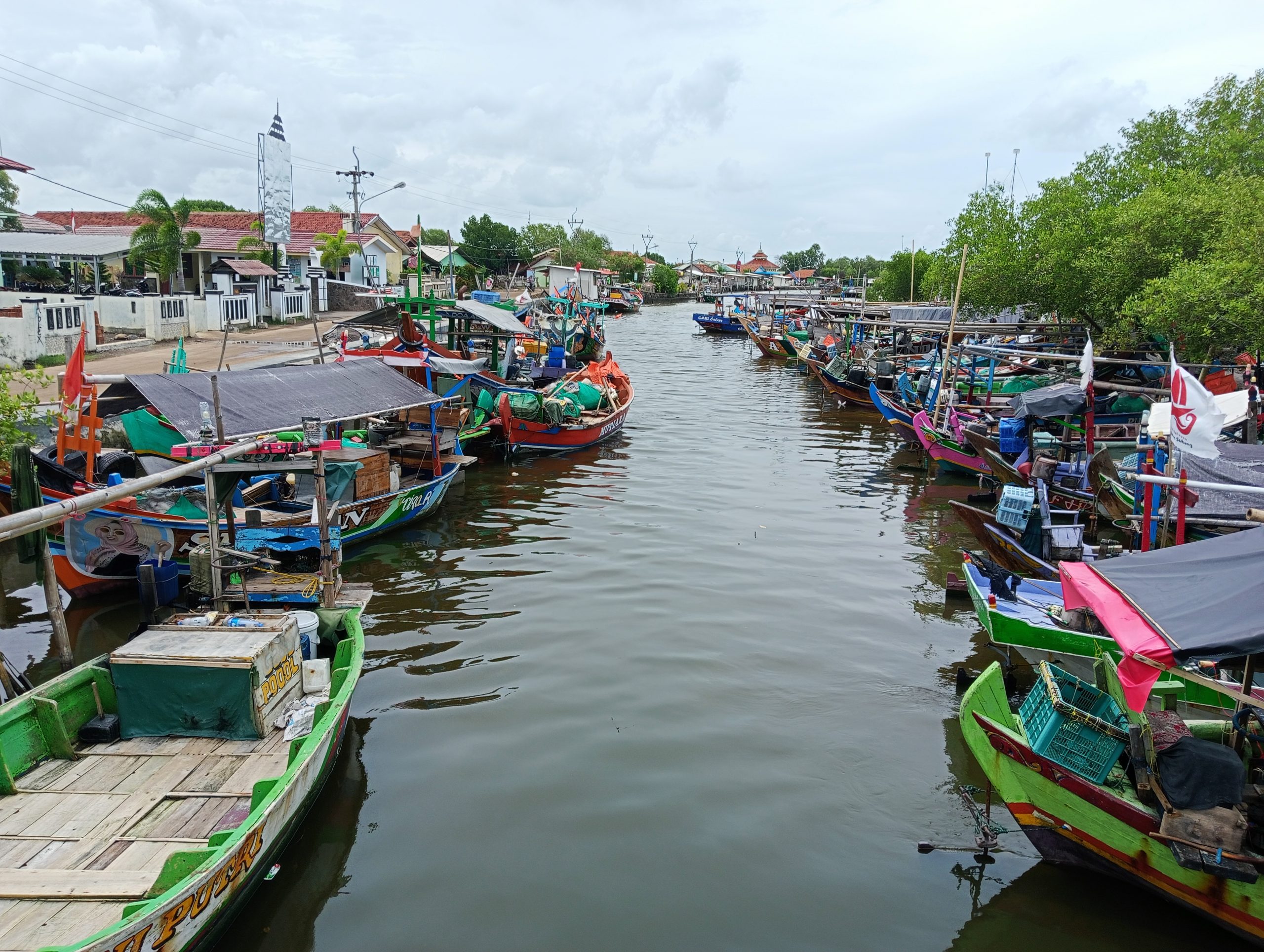 Gelombang Tinggi Sebabkan Nelayan Tak Melaut, Harga Ikan Jadi Mahal