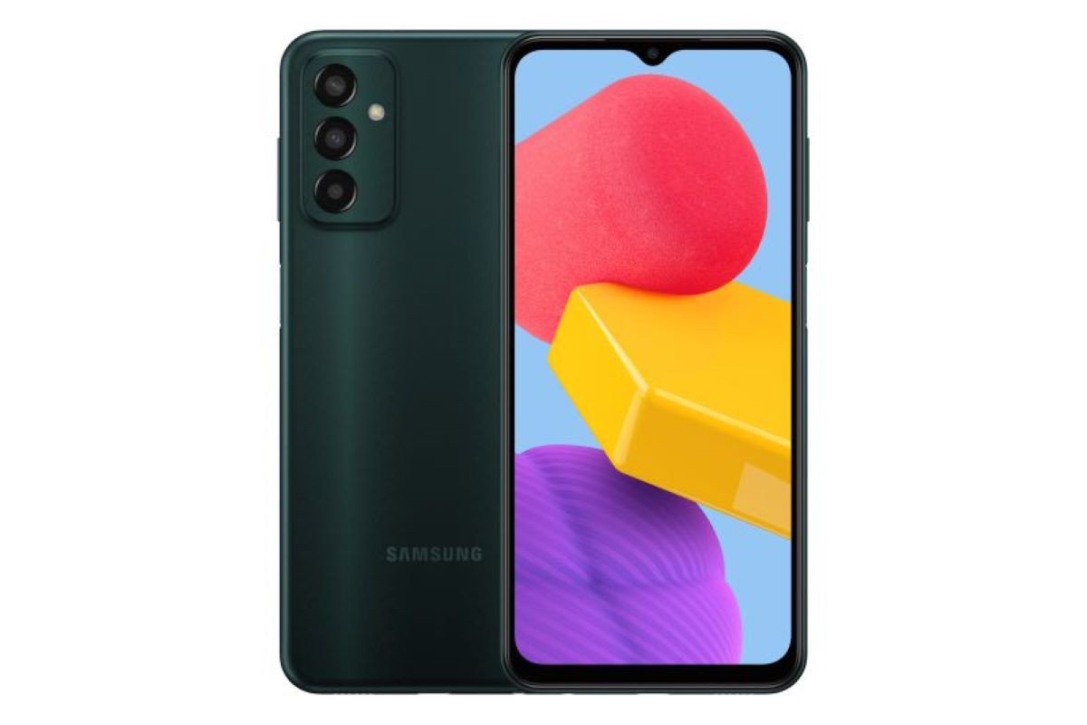 Harga Samsung Galaxy M13 bukan 5G, Lengkap Spesifikasi! Galaxy M13 dalam warna Deep Green. (ANTARA/HO/Samsung)