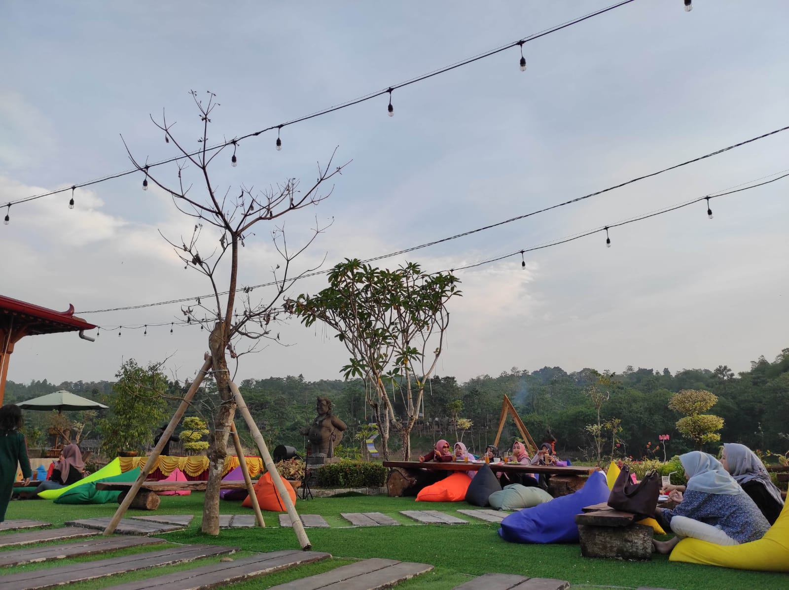 Bumi Talaga Sundayana Subang, Makan Enak di Pinggir Danau