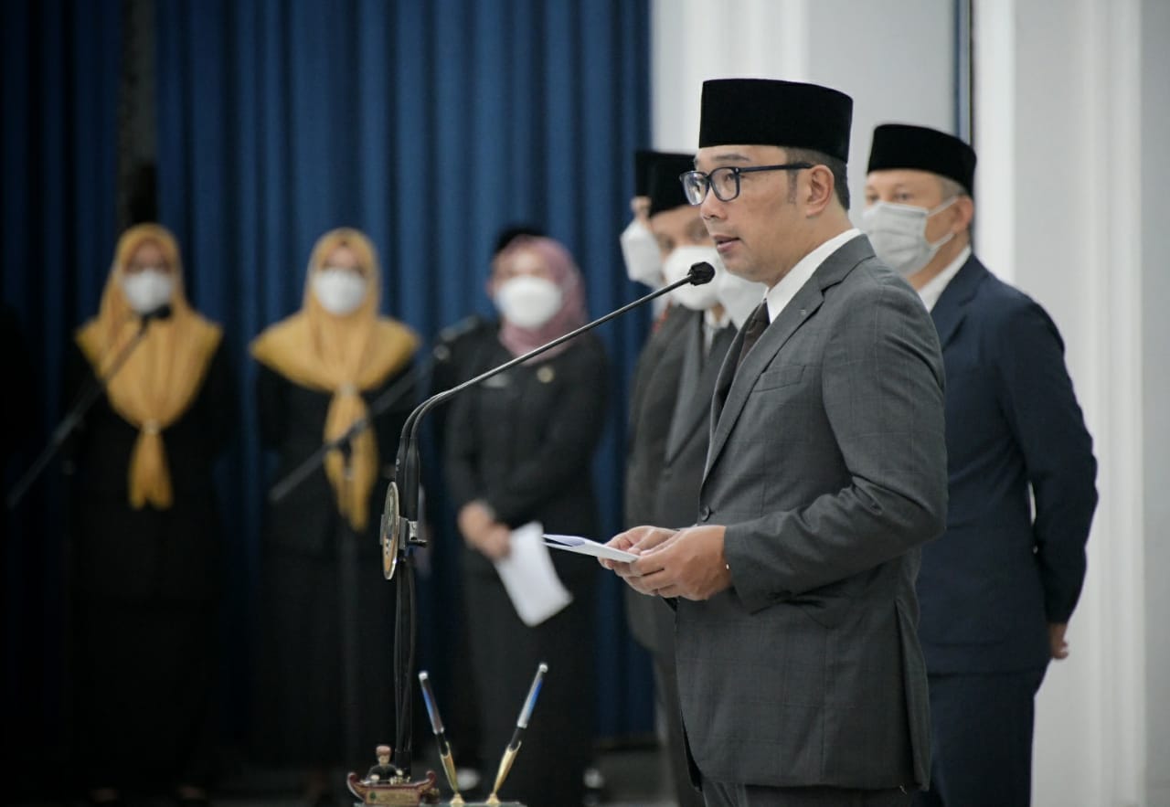 Penyederhanaan Birokrasi: Ridwan Kamil Lantik 864 PNS dalam Jabatan Fungsional