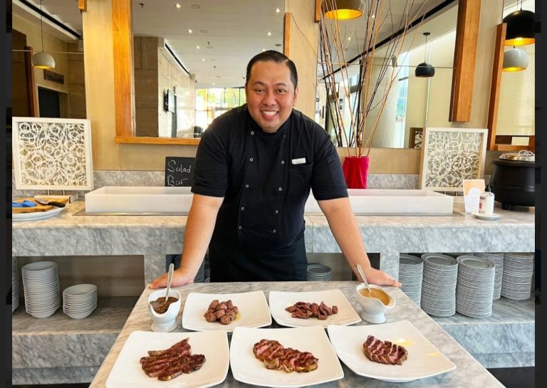 KULINER : Chef Sigit Hendrawan juga bertindak sebagai Executive Chef dan juga kepala divisi Food & Beverages yang bergabung di Harper Cikarang.KARAWANG BEKASI EKSPRES