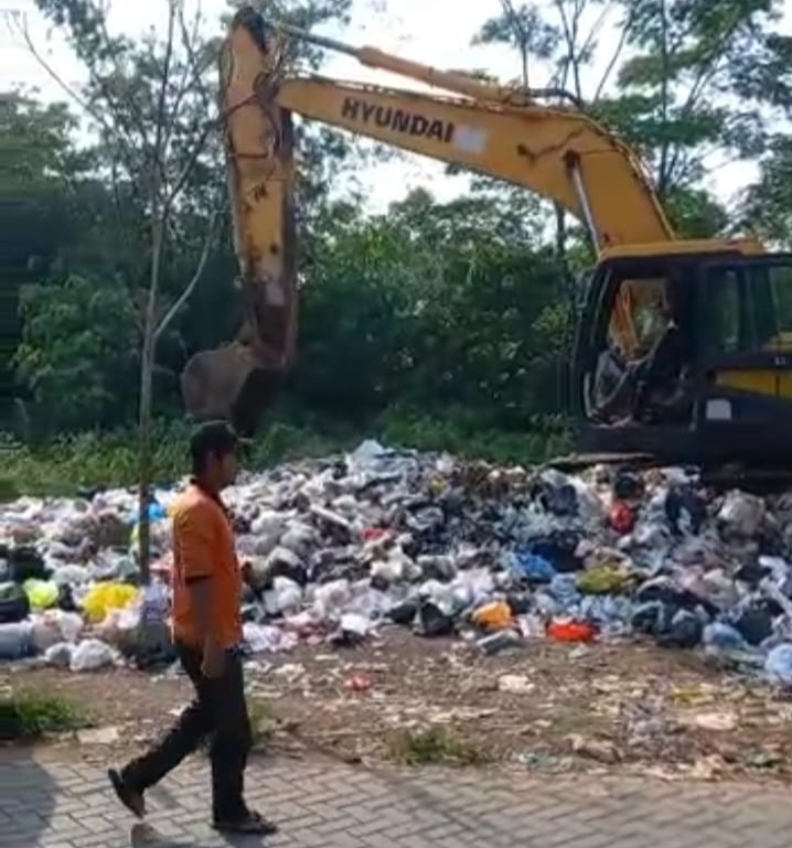 Kerja Bakti di Subang Green City, Yayang Apresiasi DLH