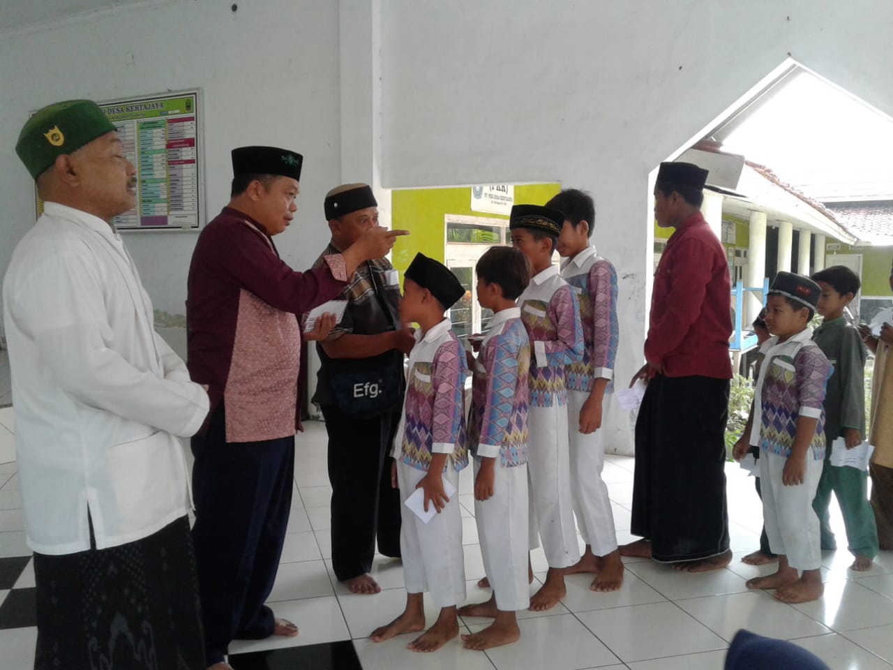 Peduli Sesama Pemdes Kertajaya Santuni Anak Yatim