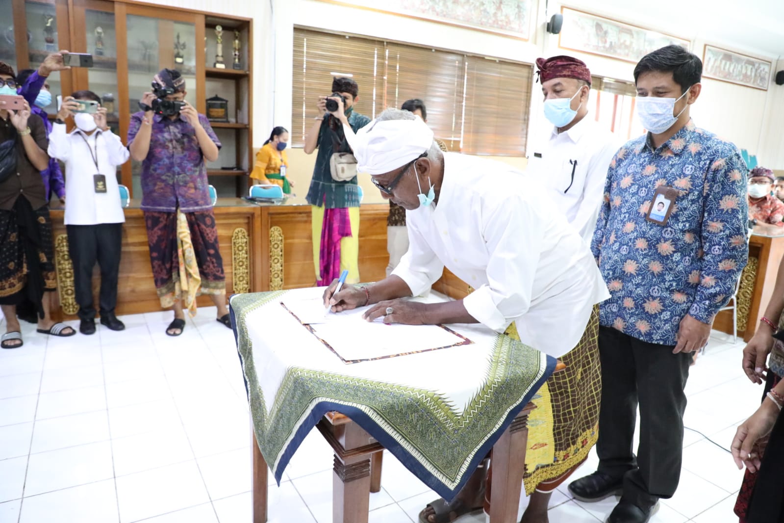 Kemensos Luncurkan Program Kewirausahaan Sosial untuk Bantu Tingkatkan Produksi Petani Garam di Klungkung