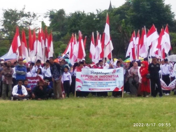 Sekitar 100 Orang Warga Cibodas Lembang Ikuti Upacara HUT RI Ke-77 di Lapangan Parkir Timur. EKO SETIONO/PASUNDAN EKSPRES