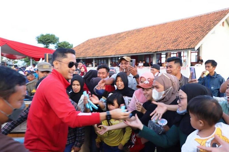 Hasilkan Uang dari Konten Kreatif, Hengki Kurniawan: Kesempatan Harus Dimanfaatkan (Plt Bupati Bandung Barat Hengki Kurniawan saat menyapa kaum milenial, beberapa waktu lalu)