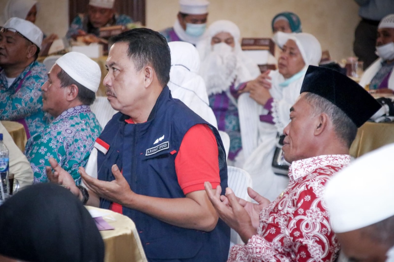 Sambut Jemaah Haji Kloter 38, Kang Jimat Harapkan Jemaah Menjadi Panutan