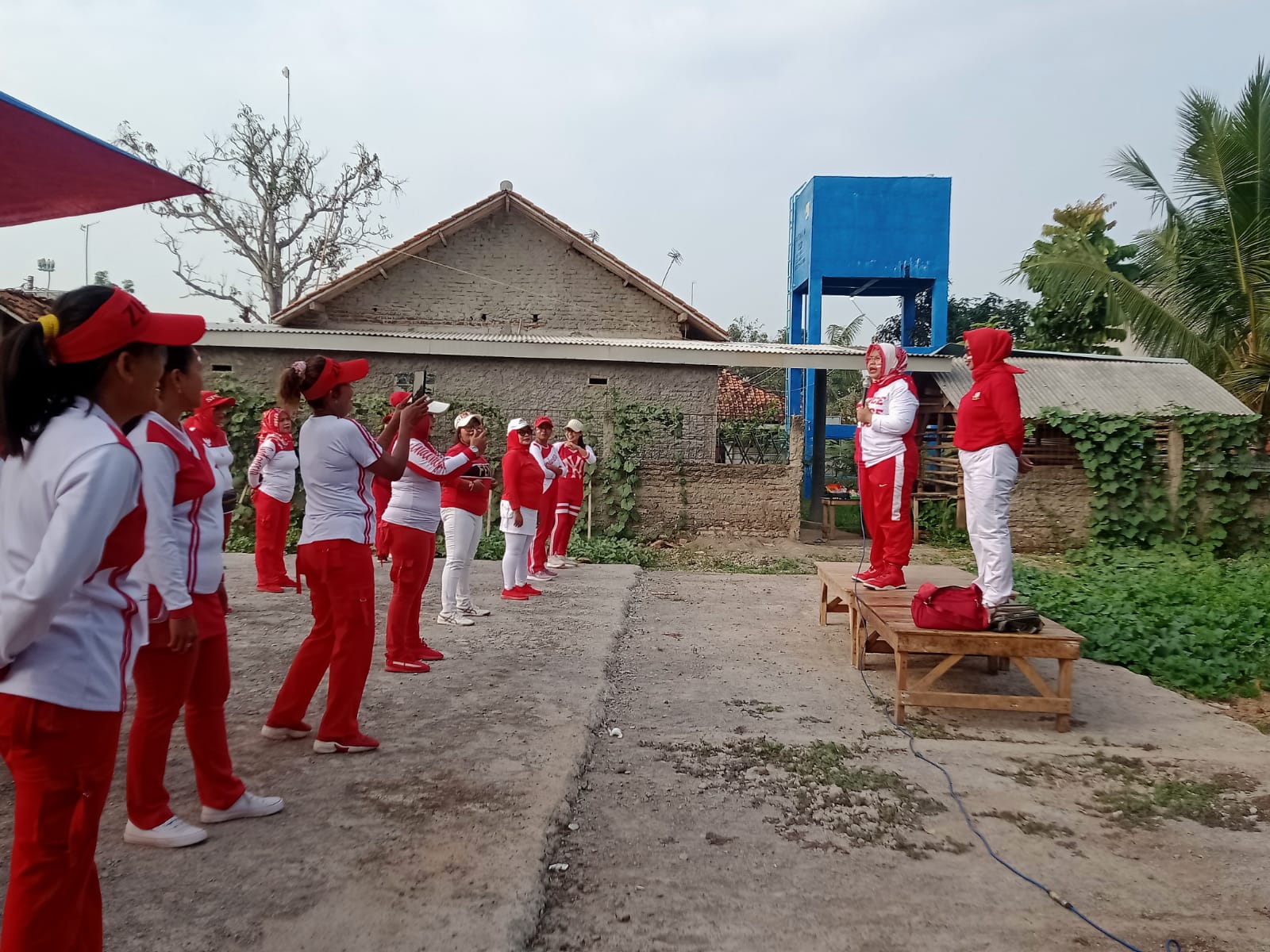 Zumba Bareng Ibu-ibu, Neng Supartini Sindir Pemerintah Soal Bantuan Modal Usaha