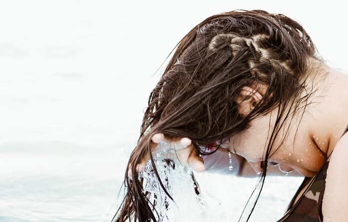 Daftar Harga Shampoo Anti Ketombe yang Bagus dan Murah Dibawah Rp.50.000, Rambut Jadi FRESH (ilustrasi shampoo via https://unsplash.com/@ericklarregui)