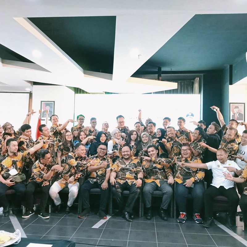 MUSCABLUB: BPC HIPMI Kota Cimahi terpilih, M Firaldi Akbar (tengah) usai memaparkan program kerja pada Muscablub di Baros, Kota Cimahi, Rabu (28/9).EKO SETIONO/PASUNDAN EKSPRES