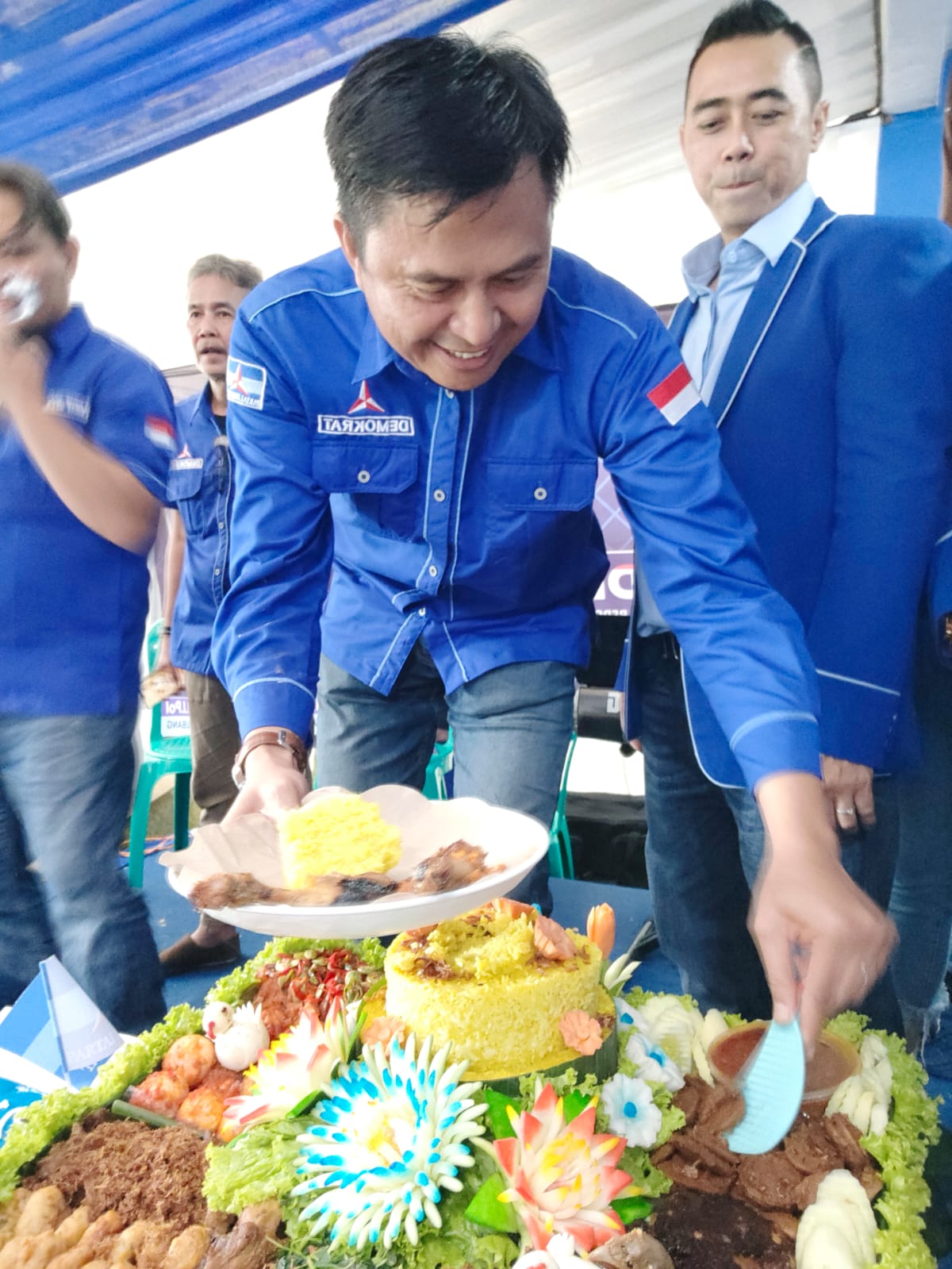Ulang Tahun Ke-21 Partai Demokrat, DPC Demokrat Subang Potong Tumpeng